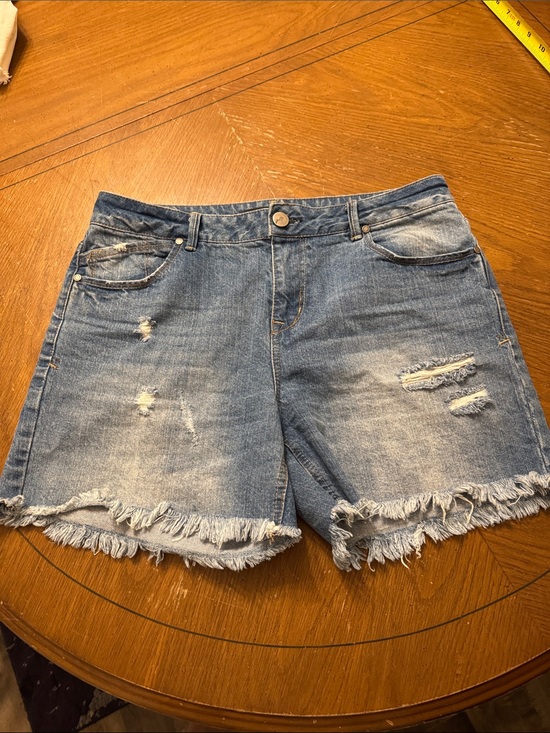 1822 Denim Pants - Raw Hem Relaxed Fit Jean Shorts Distressed 5 pocket size 10 1822 Denim EUC